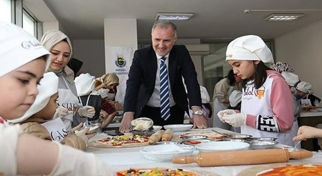 Minik Aşçıların Ellerinden İnegöl Köfteli Pizza