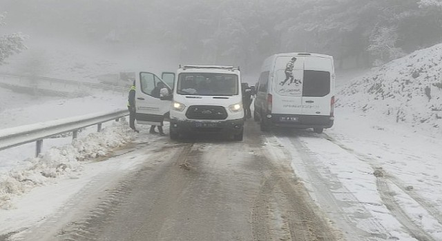 Karda mahsur kalanları İzmir Büyükşehir Belediyesi ekipleri kurtardı