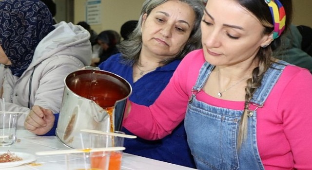 Anne Şehir&#39;den kokulu mum yapımı