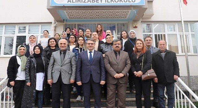 Yıldırımlı minikler deprem bölgelerine 200 koli gıda yardımı yaptı.