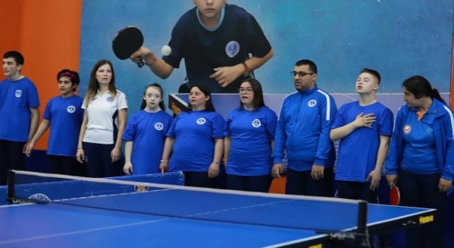 Büyükşehirden özel sporcuların masa tenisi turnuvası