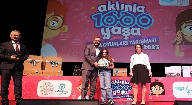 ”Aklınla 1000 Yaşa” zeka oyunları yarışmasının kazananları ödüllerini aldı