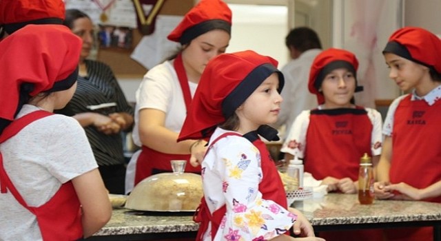 Gölcük Belediyesinden Gençlere Yönelik Pastacılık Kursu