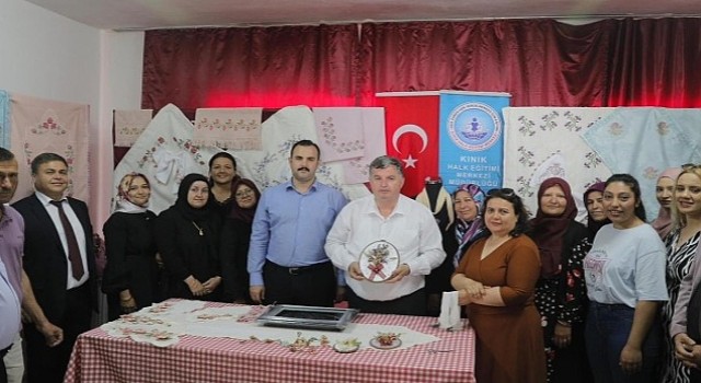 Kınıkta Halk Eğitim Kursları Sergisi Ve Kermes Düzenlendi