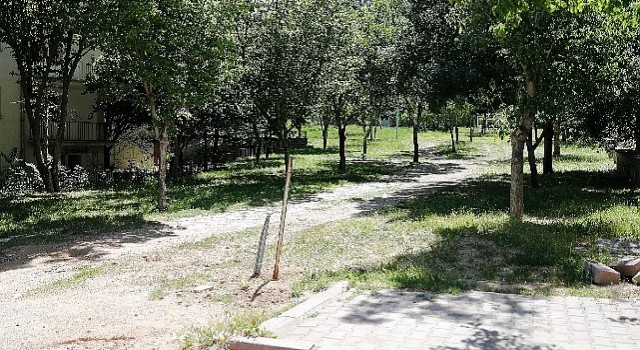 2000 Evler mahallesinde bulunan 2 park daha yenileniyor 