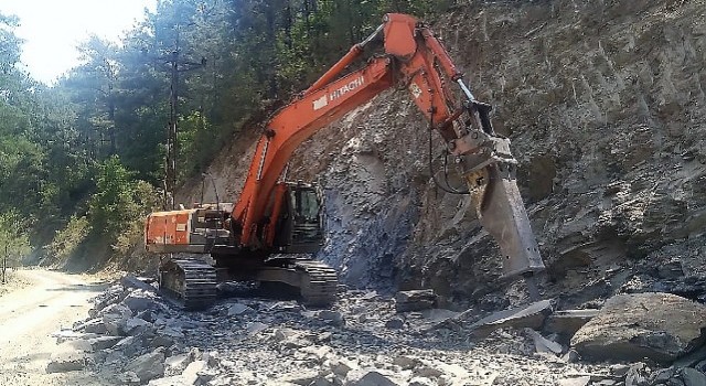 Alanya Beldibi yolunda asfalt hazırlığı sürüyor