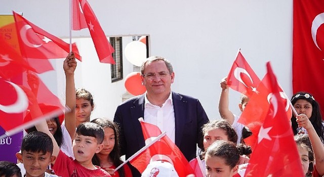 Ayvalık Belediyesi, yaz tatili süresince çocukların ve gençlerin verimli ve keyifli zaman geçirmeleri amacıyla yaz kursları düzenliyor.