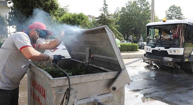 Bayraklı nın sokaklarında yaz temizliği