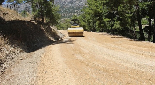 Belenobası-Gebece grup yolunda asfalt öncesi hazırlık