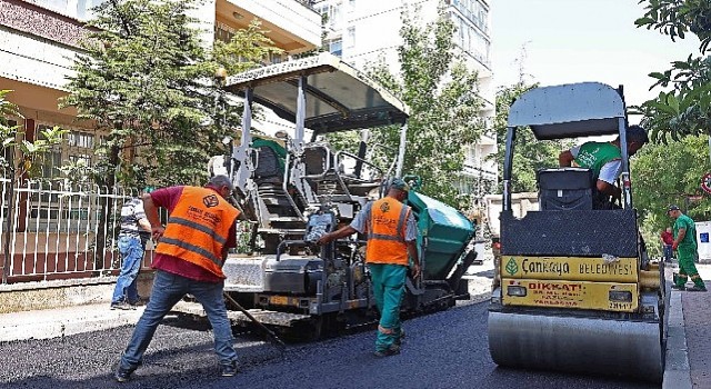 Çankaya da asfalt çalışmaları hız kesmeden devam ediyor 