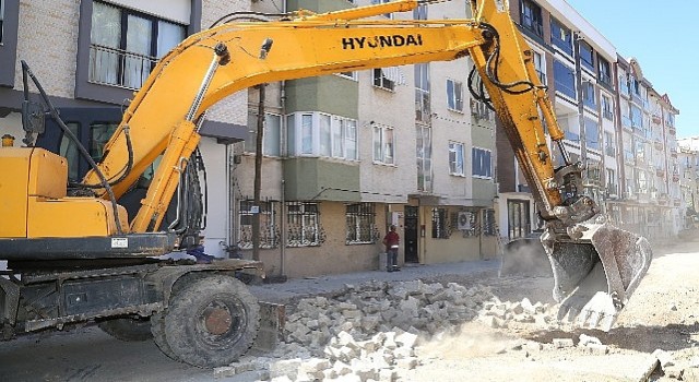 Edremitte Yol Çalışmaları Hız Kesmeden Devam Ediyor