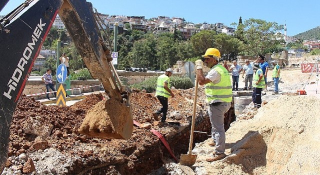 Finike Kanalizasyon Şebeke Hattı inşaatında sona gelindi