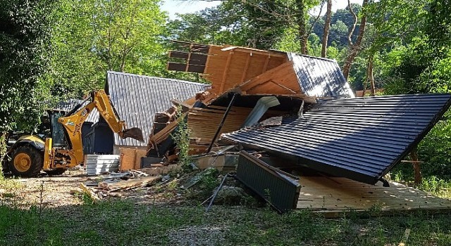 Kartepede Kaçak bungalov yapılar yıkıldı 