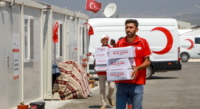 KIZILAY’IN KURBAN PAYLARI DEPREMZEDELERE ULAŞIYOR 