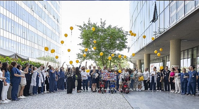 Koç Üniversitesi Hastanesi Çocukluk Çağı Kanserleri Farkındalığı için Jim Clarahanı Ağırladı