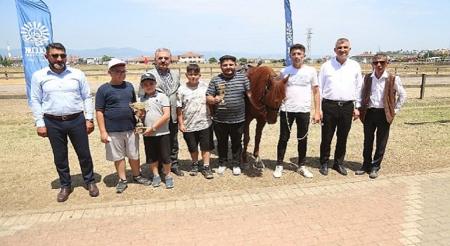 Rahvan atlar değirmenderede şampiyonluğa koştu   