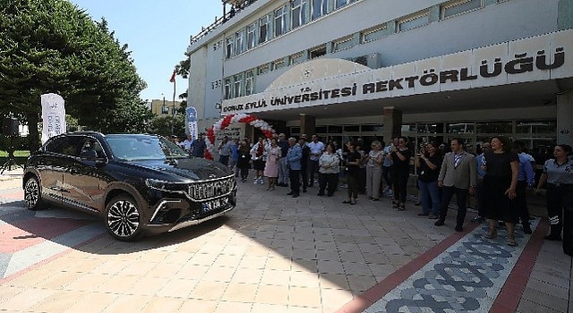 Türkiyenin yerli otomobili TOGG DEÜnün Makam Aracı oldu