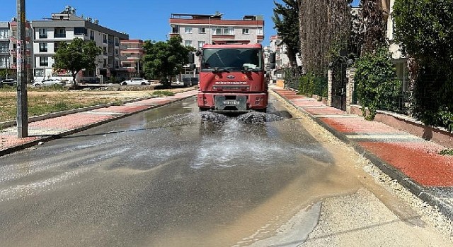 Yenişehir Belediyesi kent genelinde temizlik çalışmalarını sürdürüyor