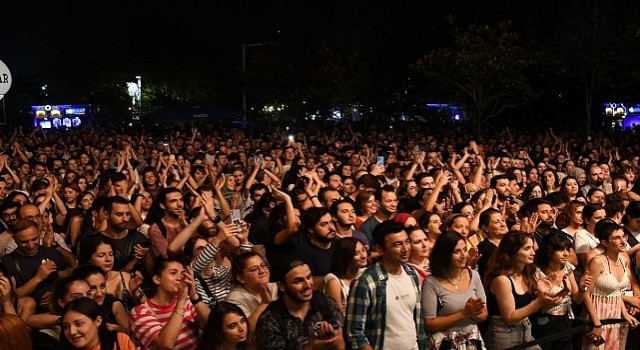 Yıldızlar altında sinema keyfi bu yaz da Kalamışta