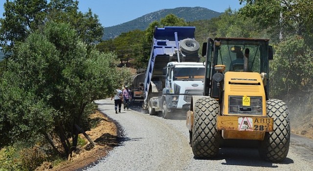 Antalya Büyükşehirden grup yollarında çalışma