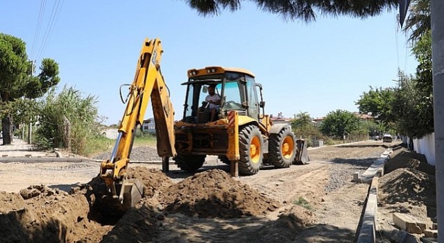 Burhaniye&#39;de yol çalışmaları son surat devam ediyor 