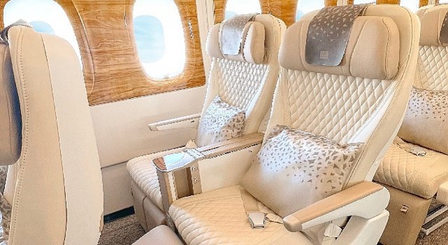 Emirates Premium Economy, ilk hizmet yılında kabin sınıfının ayrıcalıklarını deneyip keyfini çıkaran 160.000&#39;den fazla yolcuyla göz kamaştırdı