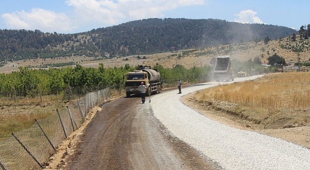 Finike Ördübek yayla yolunda asfalt çalışması