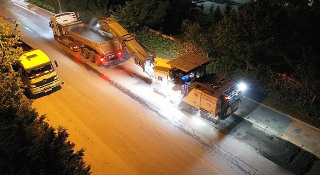 Küçükçekmece Belediyesinin asfalt çalışmaları aralıksız sürüyor