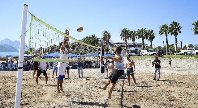 Antalya Büyükşehirden plaj voleybolu turnuvası