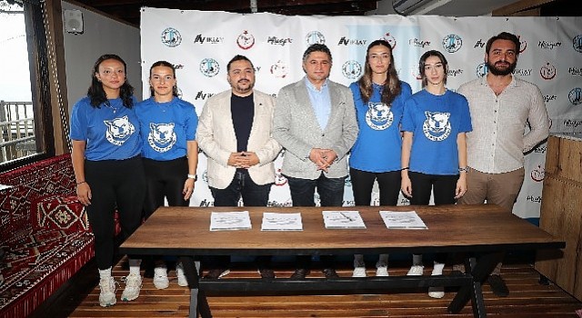 Başkan Serkan Acar, Aliağanın Profesyonel Kadın Voleybolcularıyla Bir Araya Geldi