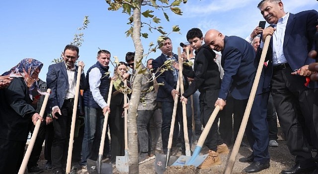 100. Yıl İmza Ormanı Fidan Dikme Töreni Keçiören&#39;de gerçekleştirildi