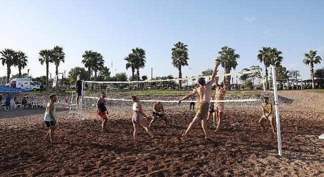 Antalya;da Cumhuriyet;in 100. Yılı coşkusu Plaj Voleybolu Turnuvası ile başladı