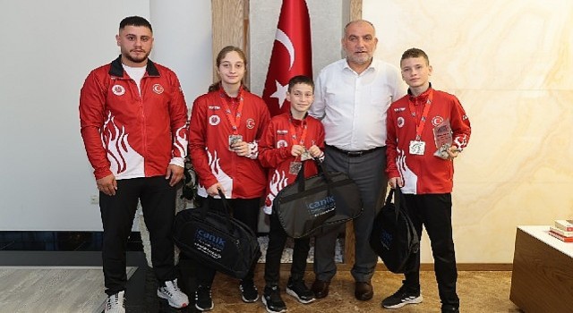 Başkan Sandıkçı Dünya Şampiyonu Sporcuyu Ağırladı