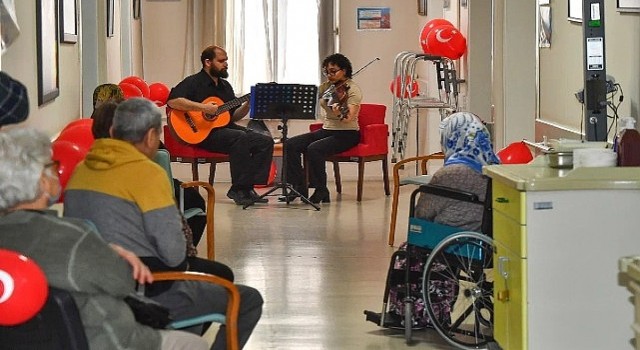 Eşrefpaşa Hastanesinin koridorları 100. yıl coşkusuyla renklendi