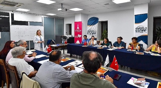 İzmir Büyükşehir Belediyesinden Kemeraltı esnafına İngilizce eğitimi