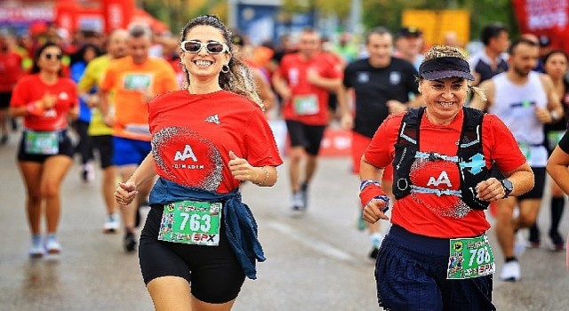 4 bin 500den fazla katılımcının koştuğu 10. Eker I Runda, Yardımseverlik Koşuları ile 2.7 milyon TLyi aşan rekor bağış miktarına ulaşıldı