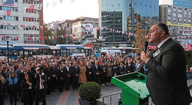 Çankaya belediyesi önünde Atatürke saygı duruşu