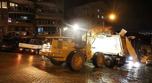 Çatısı uçan okula belediye ekiplerinden anında müdahale