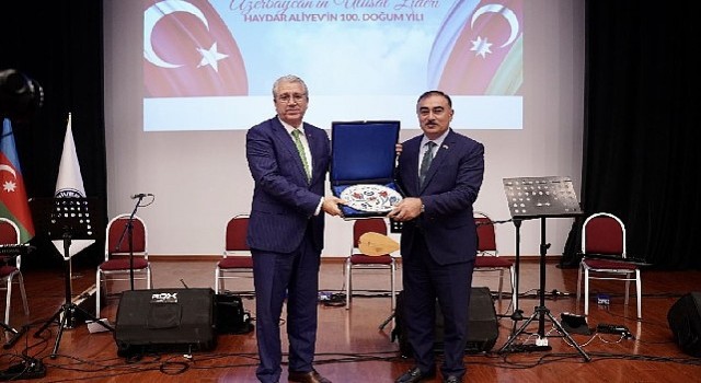 Egede “Türkiye Cumhuriyetinin 100 Yılı ve Azerbaycanın Ulusal Lideri Haydar Aliyev&#39;in Doğumunun 100 Yılı” kutlandı