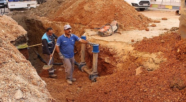 Elmalıda 50 yıllık içme suyu hattı değiştiriliyor