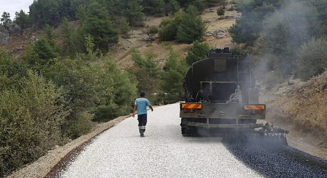 Finikede 35 kilometrelik sathi kaplama asfalt