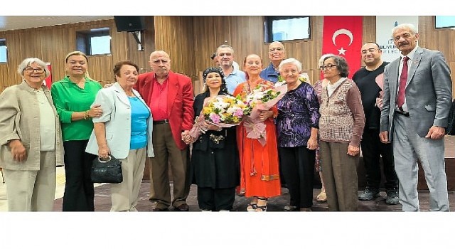 Huzurevi Bedia Akartürktün türküleri ile şenlendi