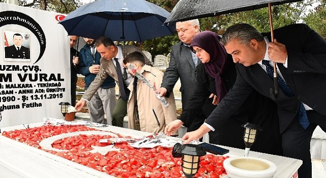 Kahraman şehidimizJ.Uzm. Çvş. Selim Vural kabri başında anıldı