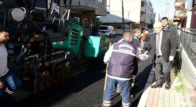 Karabağlarda asfaltlama çalışmaları tam gaz sürüyor