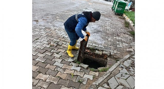 Menfez ve mazgallar temizleniyor