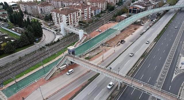 Tramvay hattı durağına 78 araçlık otopark