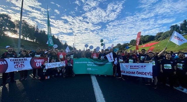 Türkiye spastik çocuklar vakfı destekçileri 45.İstanbul maratonunda deprem bölgesindeki engelli çocuklar için koştu