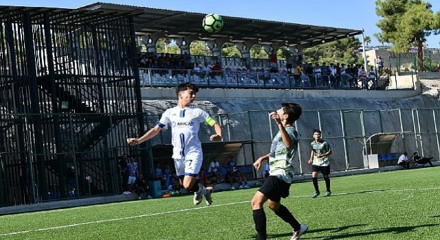 Yenişehir Belediyesi U16 Futbol Takımı namağlup lider