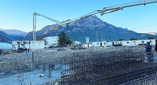 Yurt binasına beton atılmaya başlandı