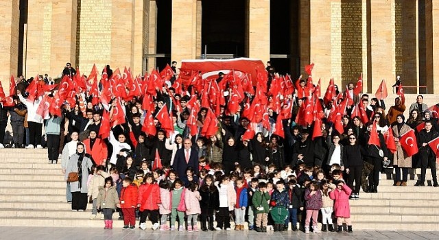 Başkan Altınok Anıtkabiri ziyaret etti